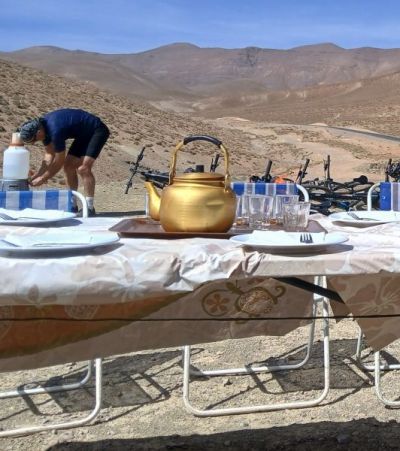  Keith Aungiers Cycling on the  tour with redspokes